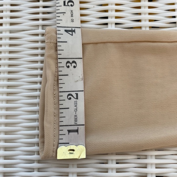 Bella Barnett Nude Sheer Mesh Elbow Gloves NWOT - Picture 5 of 15